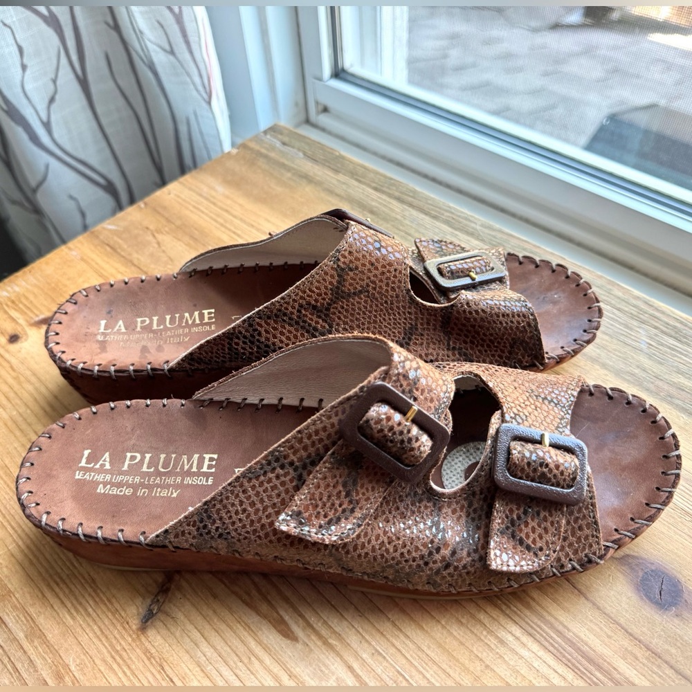 La Plume sandals
